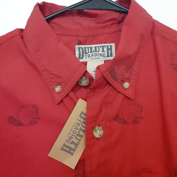 Duluth Trading Co BBQ Shirt Mens Medium Red Beaver Short Sleeve Button Up EUC - Picture 3 of 8